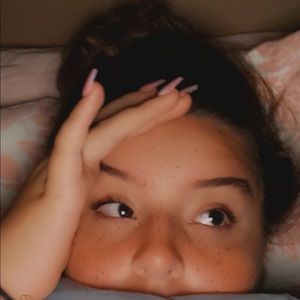 Meet your Posher, Caitlin